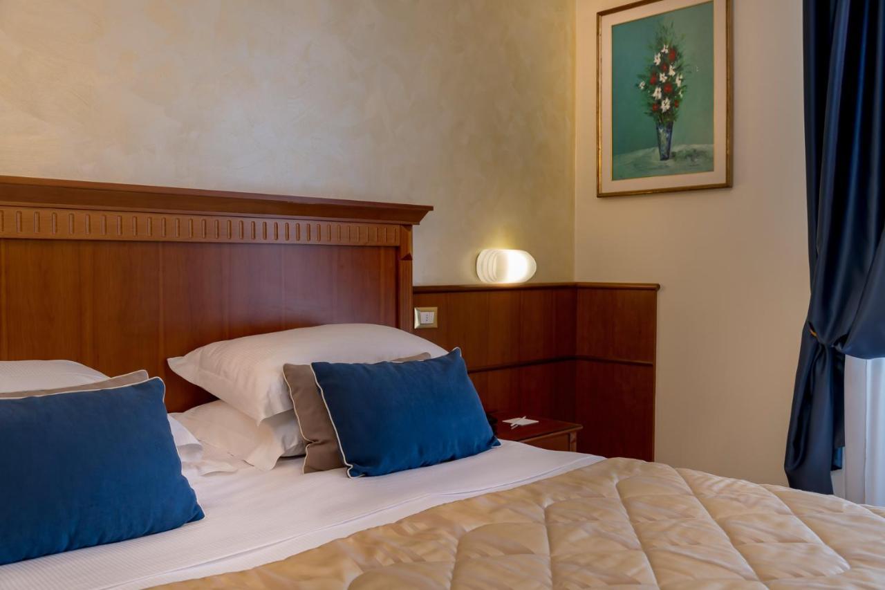 Hotel Bellevue Ρίμινι Εξωτερικό φωτογραφία