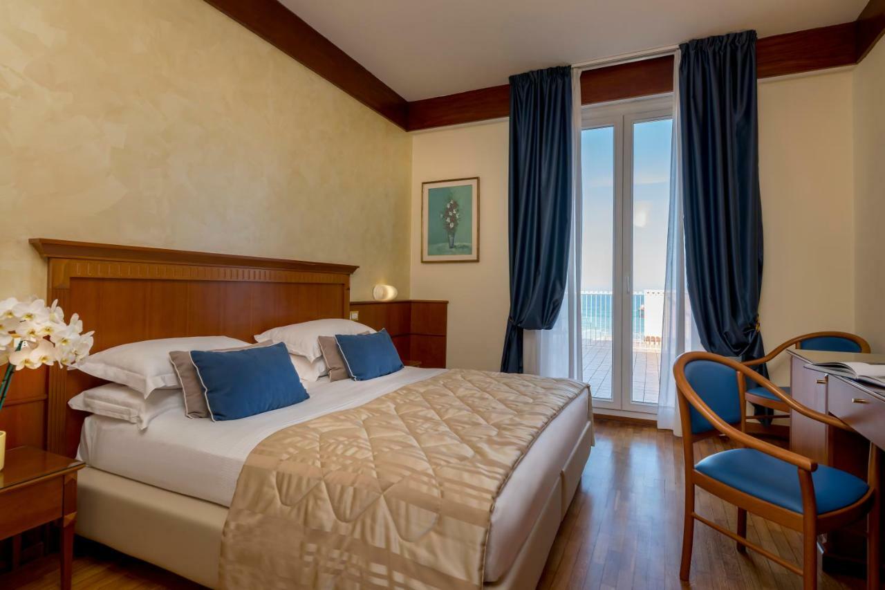 Hotel Bellevue Ρίμινι Εξωτερικό φωτογραφία